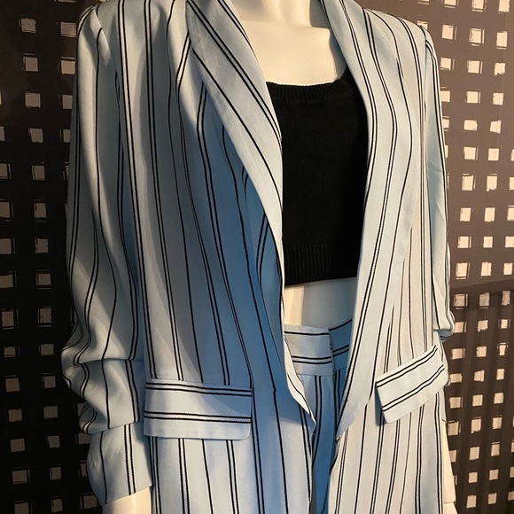 NWT light blue pinstripe suit set - Picture 3 of 10